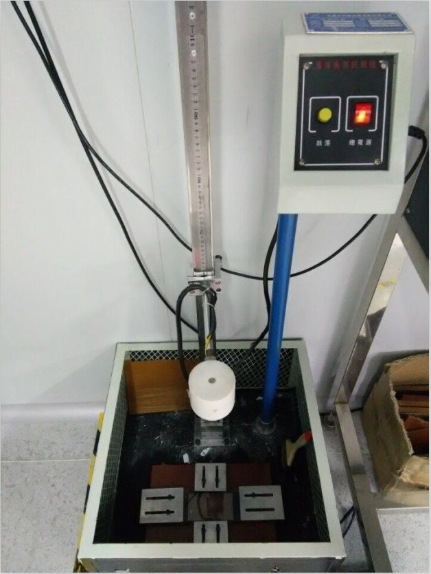 通豪車載觸摸顯示屏落球測試 通豪車載觸摸顯示屏落球測試