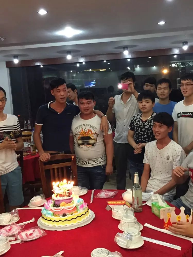 通豪觸摸顯示屏廠家生日會(huì)