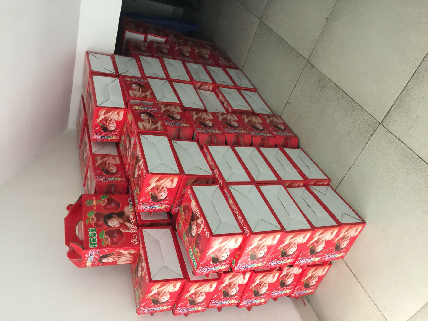 通豪觸摸顯示屏廠家三八節(jié)禮品