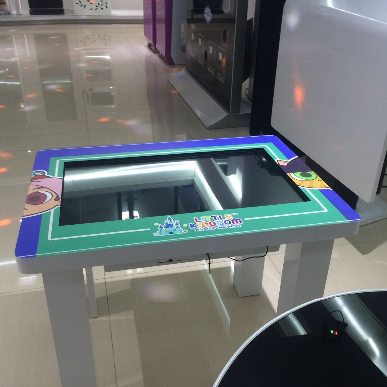 深圳觸摸顯示屏生產(chǎn)廠家